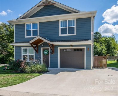 94 Towne Place sold home in Towne Place, Clyde, NC