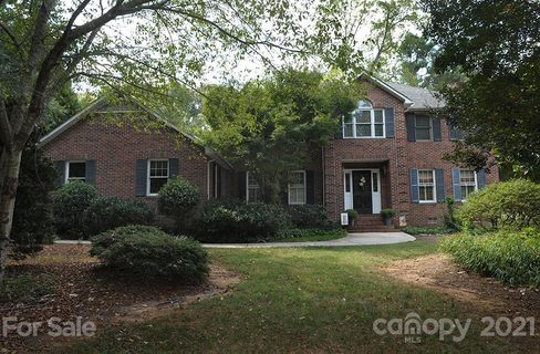 1913 Benjamin Drive