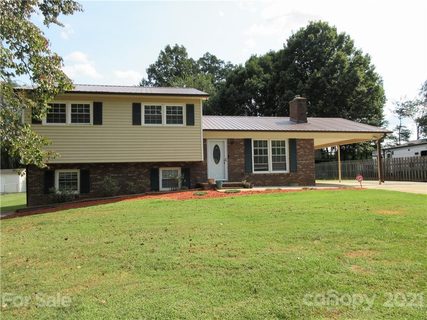 1661 Tanglewood Drive sold home in Tanglewood Park, Hickory, NC