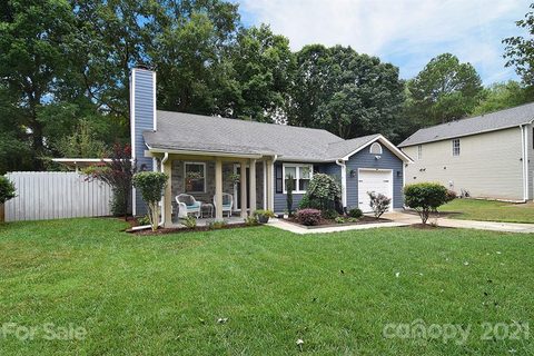 16611 Glenfurness Drive sold home in Norman Shores, Huntersville, NC