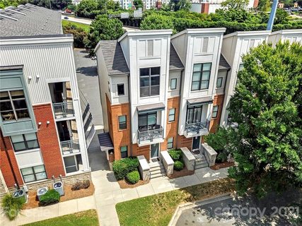 923 E 8th Street