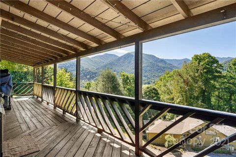 330 Valley Creek Drive sold home in The Overlook, Maggie Valley, NC