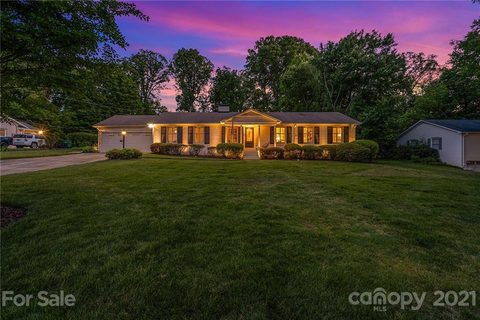 901 Nottingham Drive