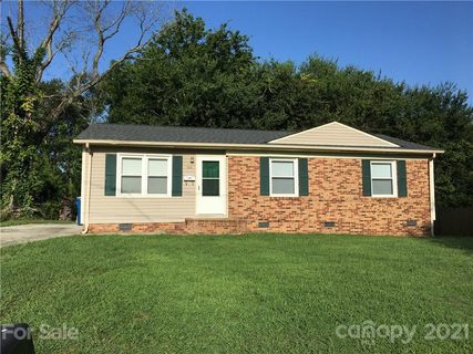 225 1st Street sold home in Woodlawn, Mount Holly, NC