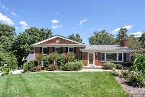 608 Ne Deveron Place