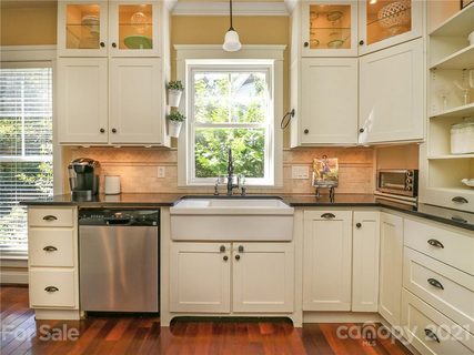 3008 Parker Green Trail