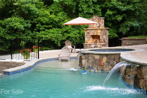 2800 Providence View Lane