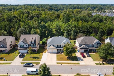 210 Almora Loop