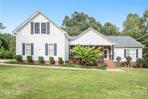 1703 Fox Hollow Lane sold home in The Hylands, York, SC