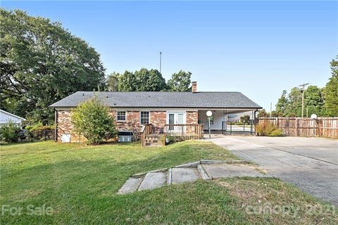 1002 Laurel Woods Drive sold home in Laurel Woods, Gastonia, NC