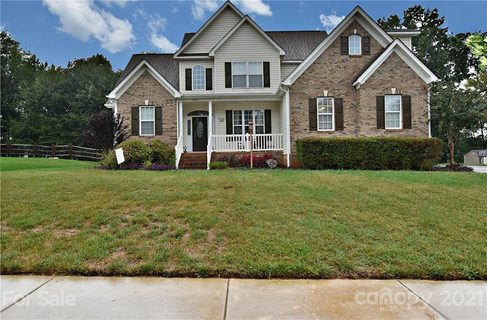 1611 Williamsburg Drive sold home in Stoneridge Lakes, Rock Hill, SC