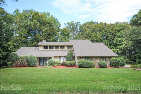 215 Horse Shoe Lane