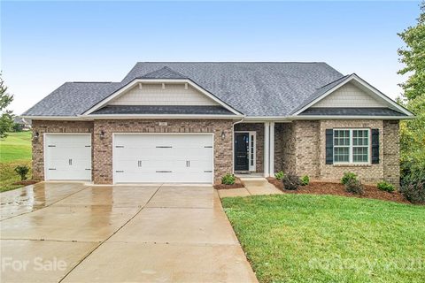 141 Tenth Green Court sold home in Fox Den Country Club, Statesville, NC
