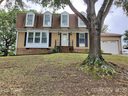 9641 Old Gate Drive sold home in Matthews, SC