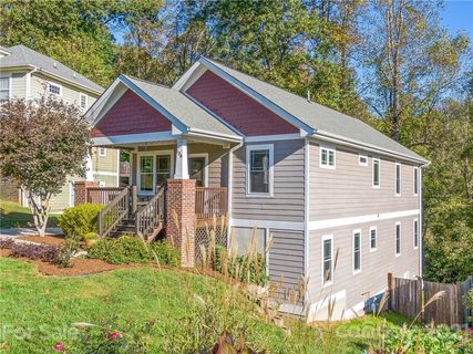 138 Estelle Park Drive sold home in Estelle Park, Asheville, NC