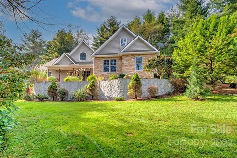 35 Narrow Path Way sold home in Solomons Cove, Flat Rock, NC