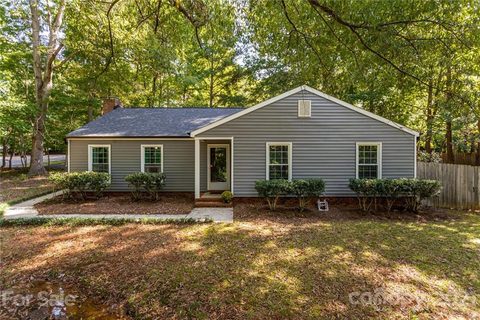 10126 Meadow Hollow Drive sold home in Country Hills, Mint Hill, NC