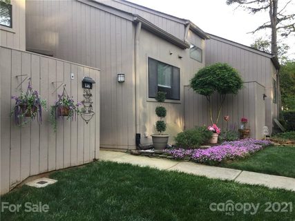 136 Pine Grove Circle