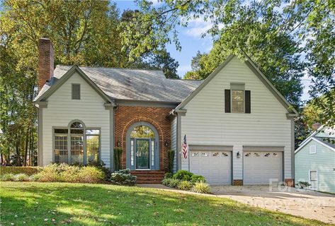 8816 Thornbury Lane