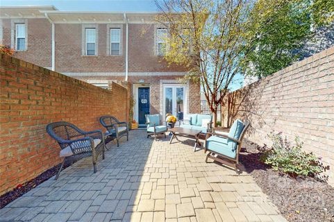 385 Dumbarton Street