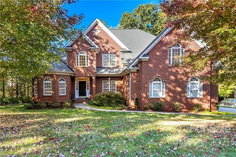 5103 Trinity Trace Lane sold home in The Estates At Wesley Oaks, Wesley Chapel, NC