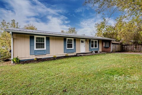 220 Yellowstone Drive sold home in Hoopers Valley Estates, Fletcher, NC