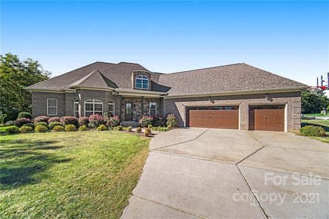 8050 Torquay Drive sold home in Fenton Dell, Harrisburg, NC
