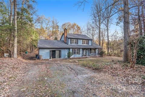 8020 Saddlehorse Lane sold home in Steeplechase, Charlotte, NC
