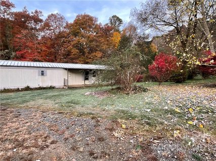 11 Brucene Drive sold manufactured home in Balsam Grove Estates, Balsam Grove, NC