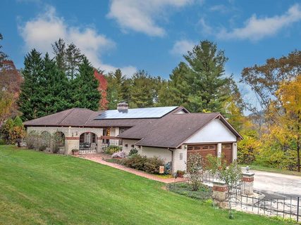 5 Ridgeway Drive sold home in Ridgeway, Weaverville, NC