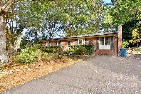 228 Meadowbrook Circle