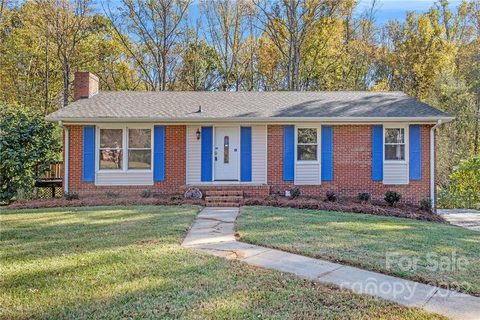 1400 Niagara Circle sold home in Town Park, Charlotte, NC