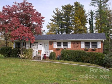 444 Primrose Lane sold home in Laurel Park, Hendersonville, NC