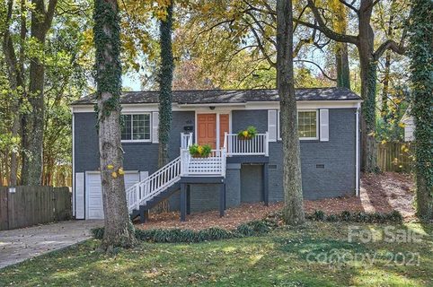 658 Manhasset Road