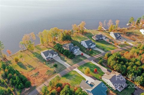 10237 Lake Shore Drive