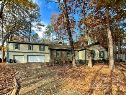 2313 Gladiateur Court