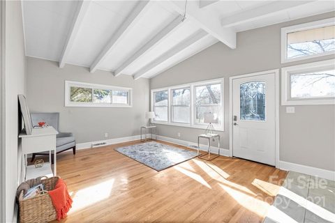 1611 Wilmette Court