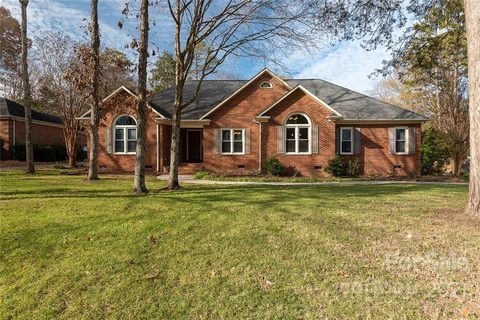 8254 Quail Hollow Drive