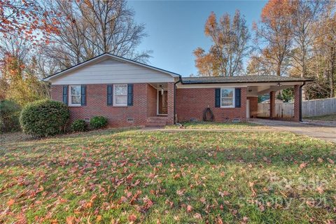 1735 Windy Rush Lane sold home in Kingswood South, Gastonia, NC