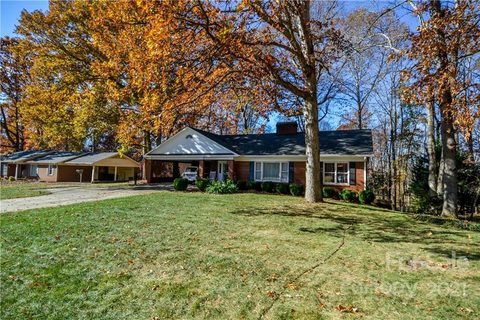 303 Heritage Road sold home in Eastbrook, Statesville, NC