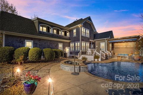 107 Lightship Drive
