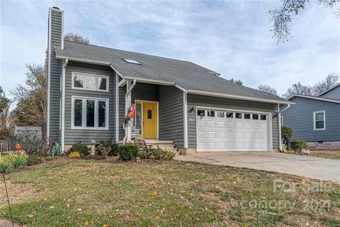 268 Commodore Loop