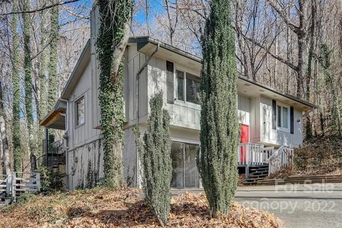 12 Wood Road sold home in Rosscraggon, Arden, NC