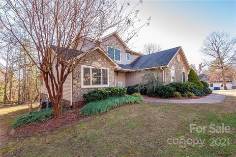 3604 Hollow Oak Lane sold home in Oakmont Estates, Lenoir, NC