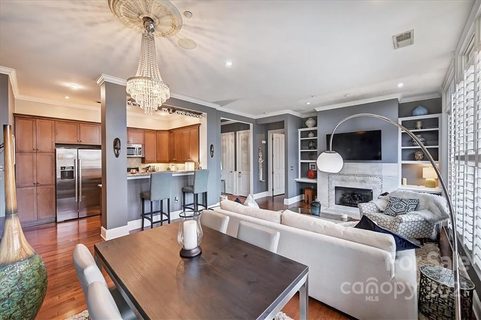 5425 Closeburn Road 305