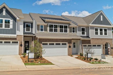 Previously sold for $640,973