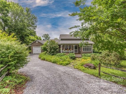 568 Crescent Drive sold home in Meadowview, Saluda, NC