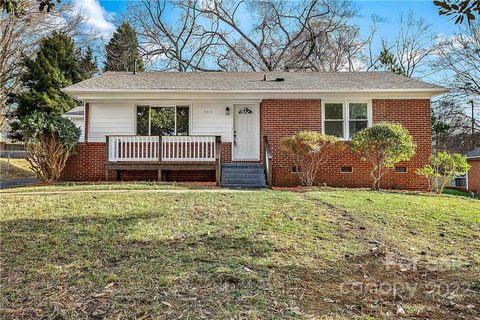 3216 Dawnshire Avenue sold home in Northwood Estates, Charlotte, NC