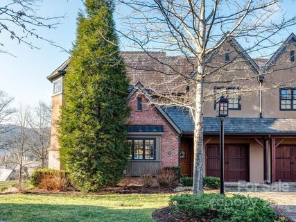 20 Village Oak Drive