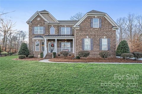 5108 Rhett Court sold home in Twelve Oaks, Wesley Chapel, NC